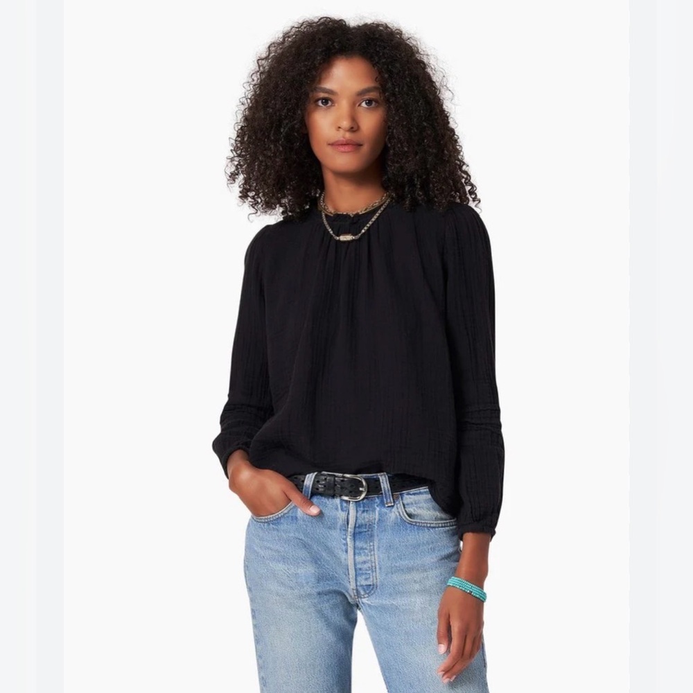 XiRENA Black Long-Sleeve Peasant Blouse